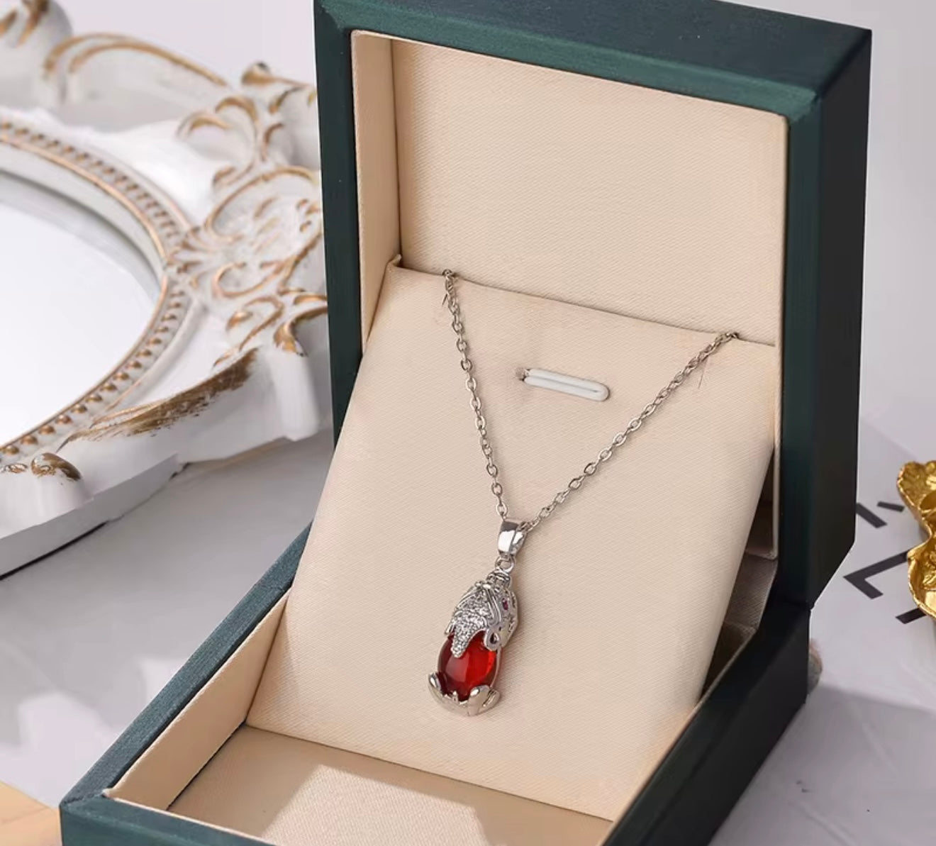 Collar colgante elegante de acero inoxidable bañado en oro 18K