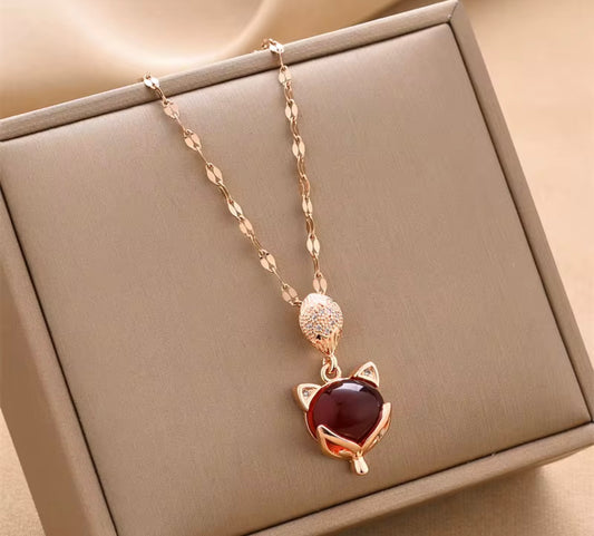 Collar colgante elegante de acero inoxidable bañado en oro 18K