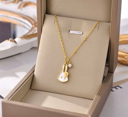 Collar colgante elegante de acero inoxidable bañado en oro 18K