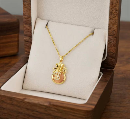 Collar colgante elegante de acero inoxidable bañado en oro 18K