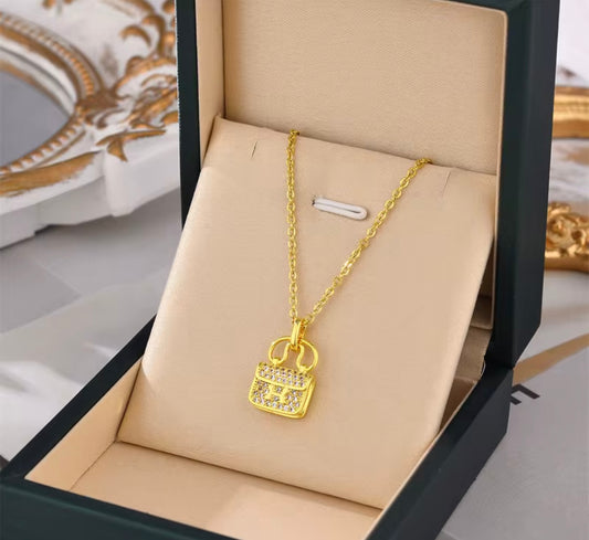 Collar colgante elegante de acero inoxidable bañado en oro 18K