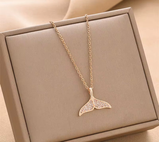 Collar colgante elegante de acero inoxidable bañado en oro 18K