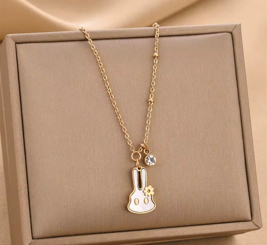 Collar colgante elegante de acero inoxidable bañado en oro 18K