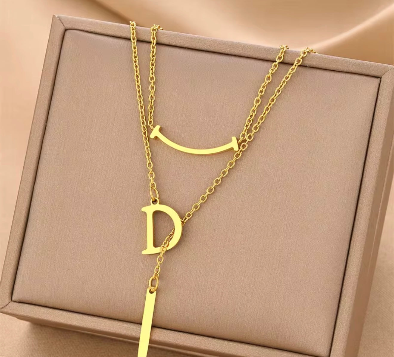 Collar colgante elegante de acero inoxidable bañado en oro 18K