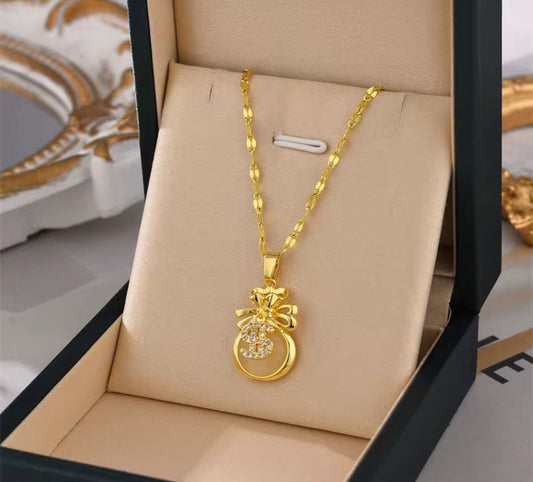 Collar colgante elegante de acero inoxidable bañado en oro 18K